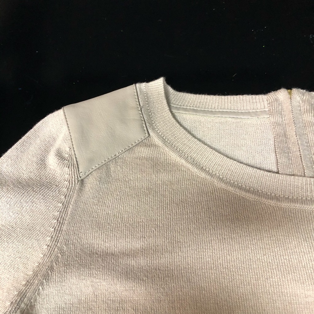 Tan sweater with leather shoulder detail Small - Picture 2 of 7